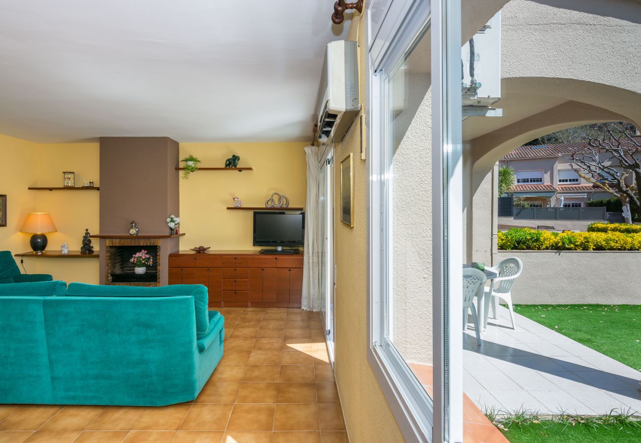 Casa adosada en Santa Susana - HomeHolidaysRentals Moonlight - Costa Barcelona