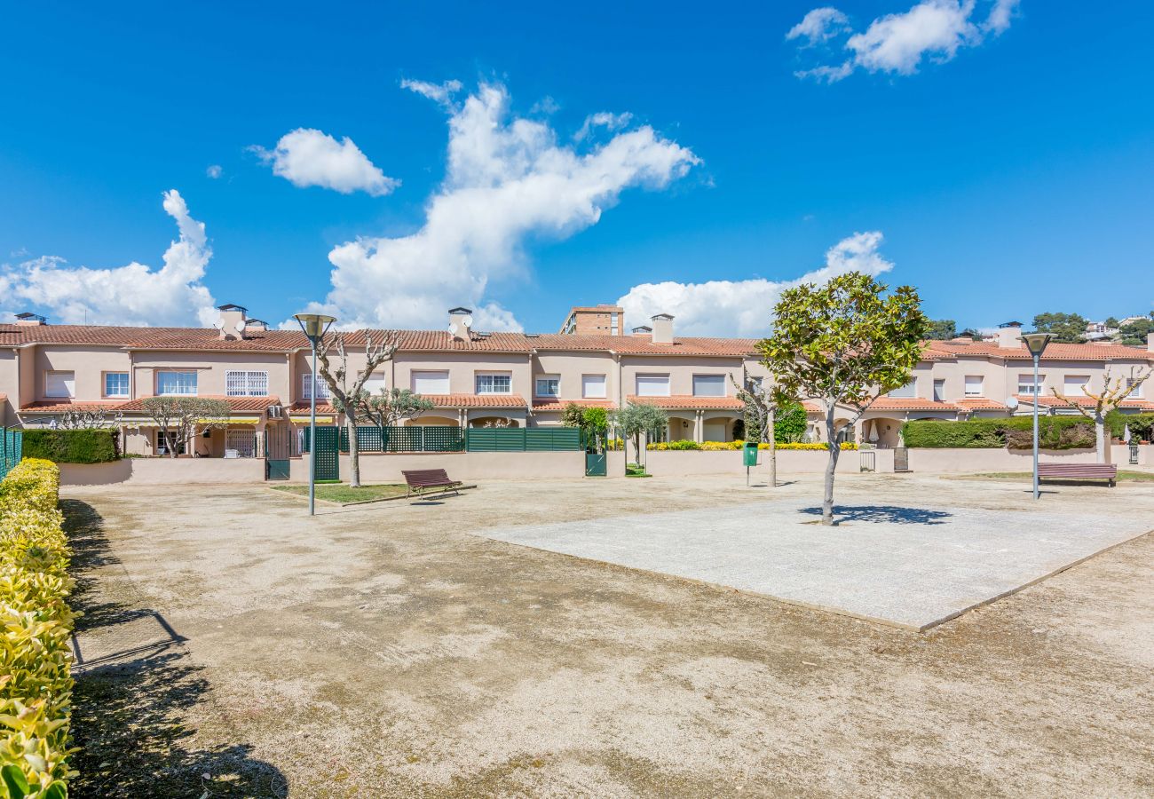 Casa adosada en Santa Susana - HomeHolidaysRentals Moonlight - Costa Barcelona
