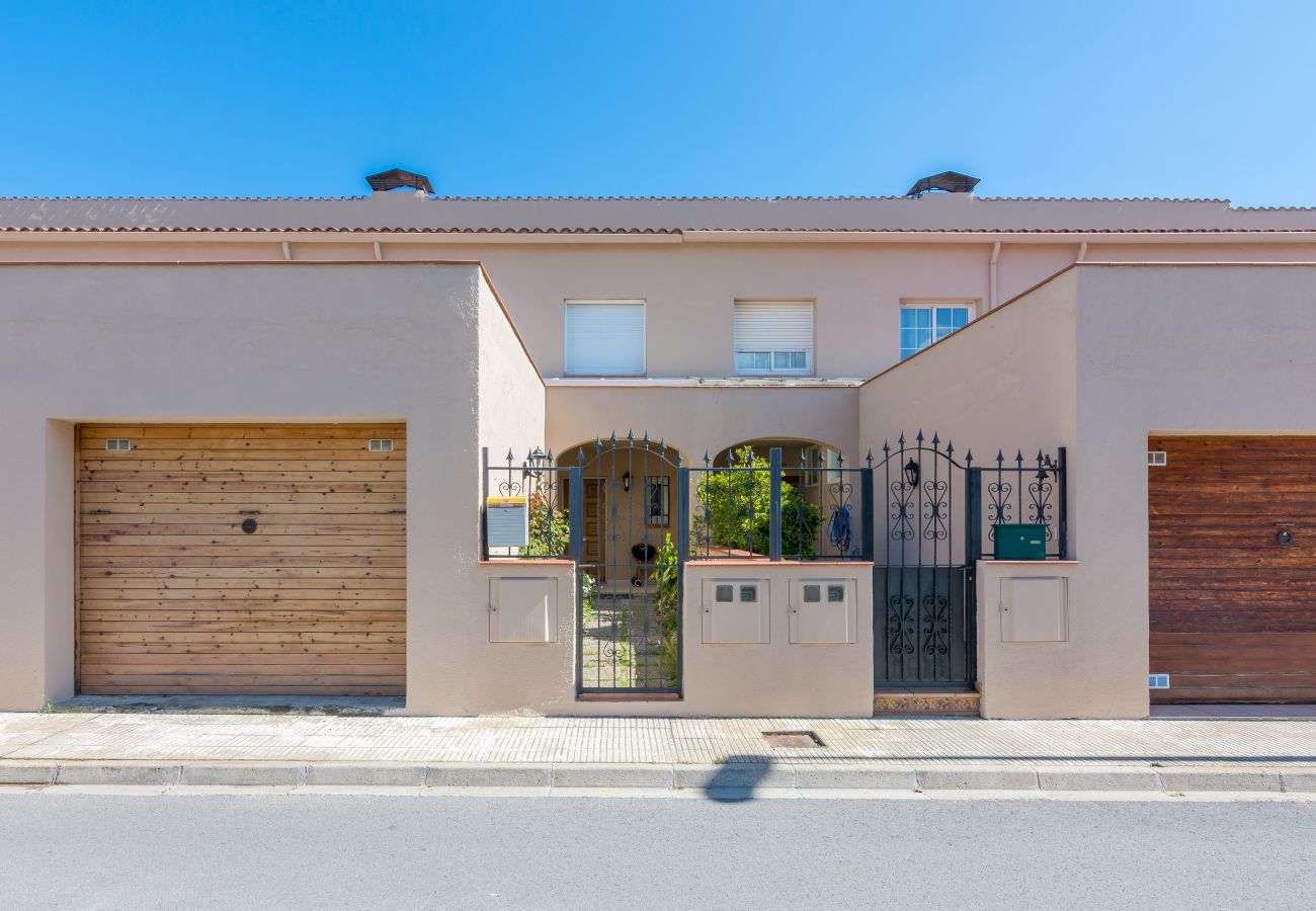 Casa adosada en Santa Susana - HomeHolidaysRentals Moonlight - Costa Barcelona
