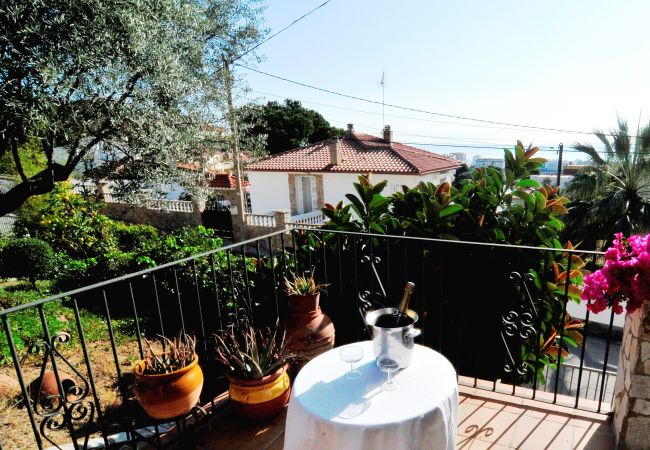 Villa en Santa Susana - HomeHolidaysRentals Madison House-Costa Barcelo