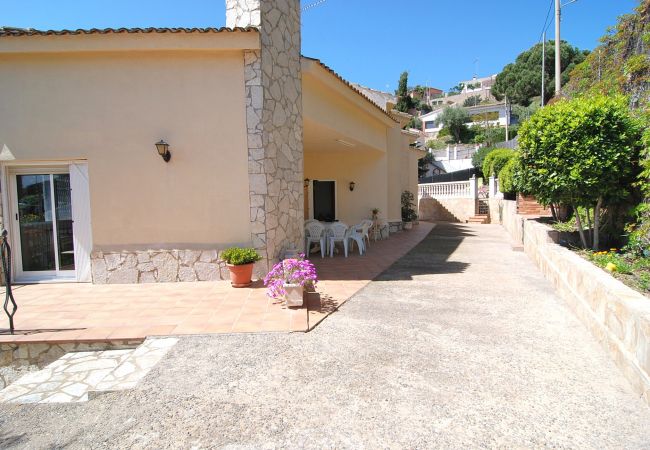 Villa en Santa Susana - HomeHolidaysRentals Madison House-Costa Barcelo