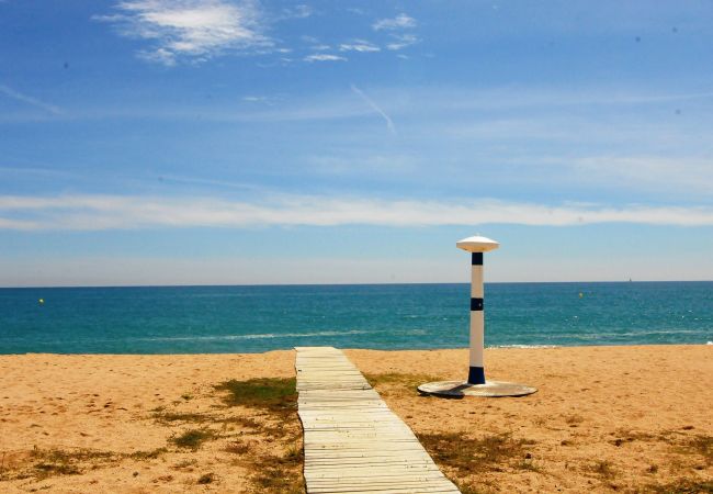 Villa en Santa Susana - HomeHolidaysRentals Madison House-Costa Barcelo