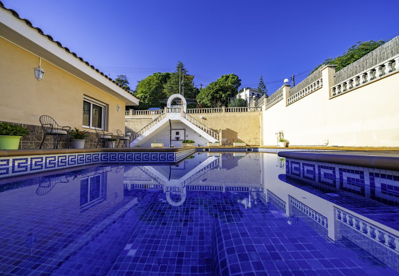 Villa en Sant Cebrià de Vallalta - HomeHolidaysRentals Aube - Costa Barcelona