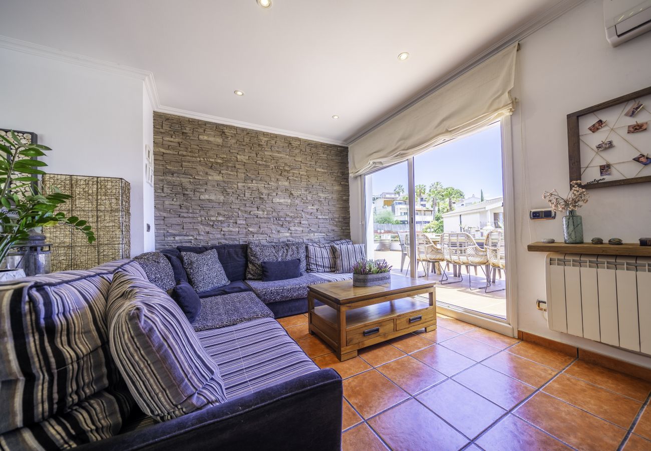 Villa en Santa Susana - HomeHolidaysRentals Electra - Costa Barcelona