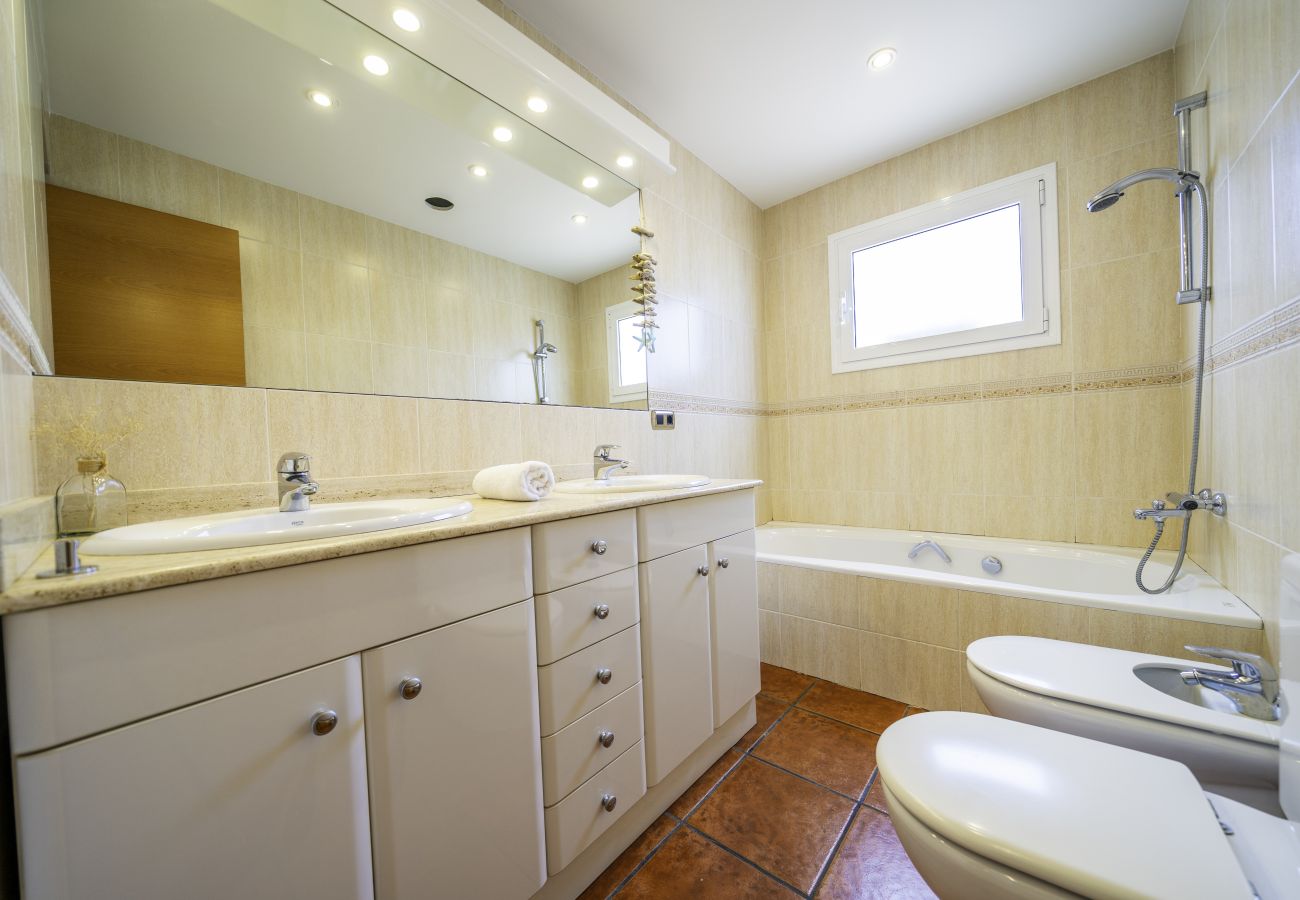 Villa en Santa Susana - HomeHolidaysRentals Electra - Costa Barcelona