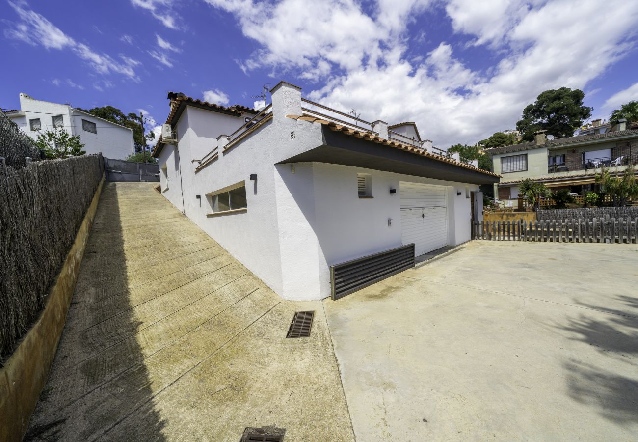 Villa en Santa Susana - HomeHolidaysRentals Electra - Costa Barcelona