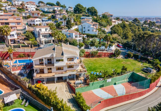 Villa en Santa Susana - HomeHolidaysRentals Happy Family-Costa Barcelon