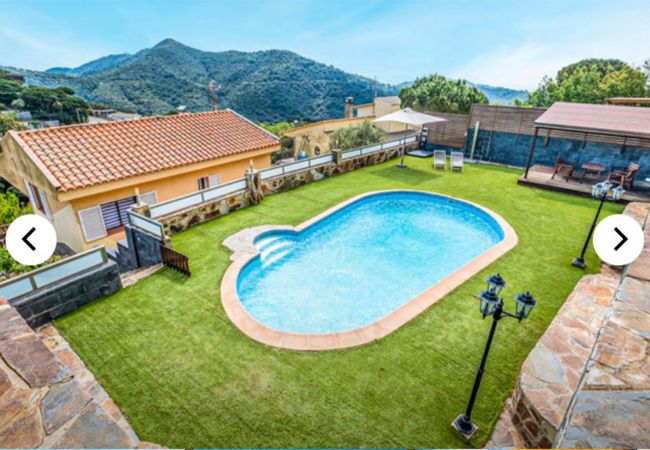 Villa en Sant Cebrià de Vallalta - HomeHolidaysRentals Betran - Costa Barcelona