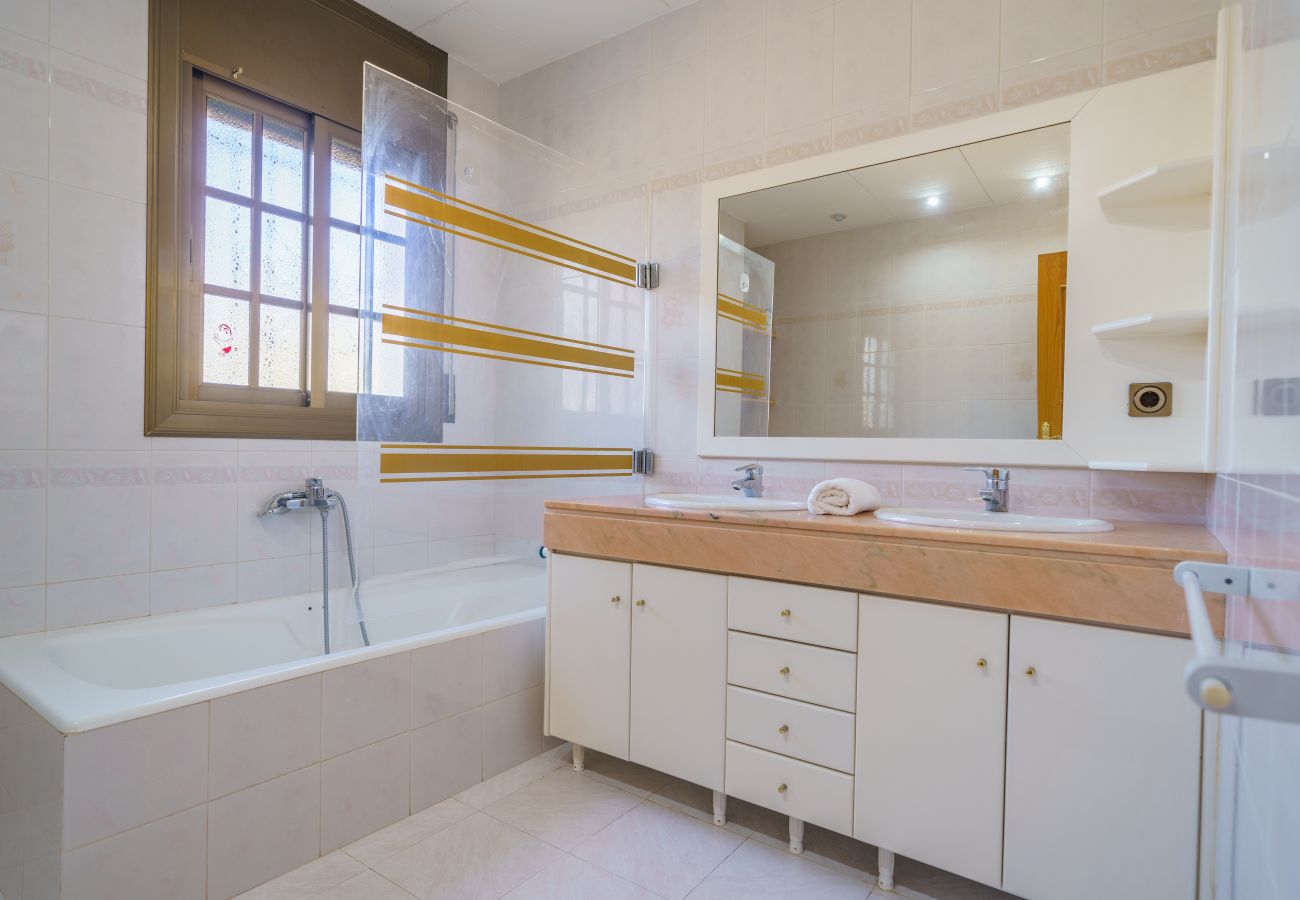 Villa en Santa Susana - HomeHolidaysRentals Bridney - Costa Barcelona