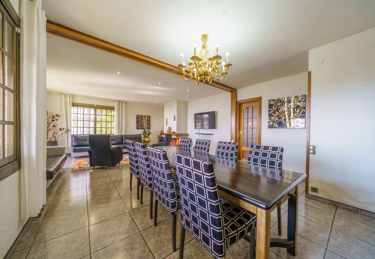 Villa en Santa Susana - HomeHolidaysRentals Bridney - Costa Barcelona