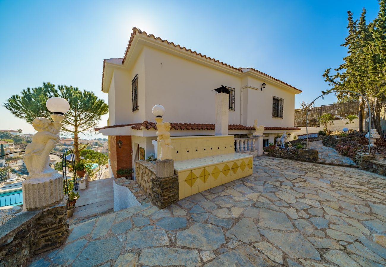 Villa en Santa Susana - HomeHolidaysRentals Bridney - Costa Barcelona