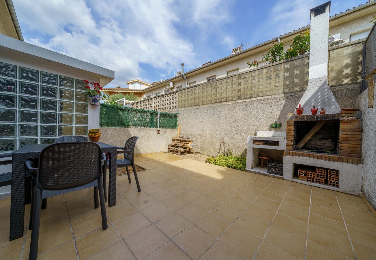 Casa adosada en Santa Susana - HomeHolidaysRentals Espriu- Costa Barcelona