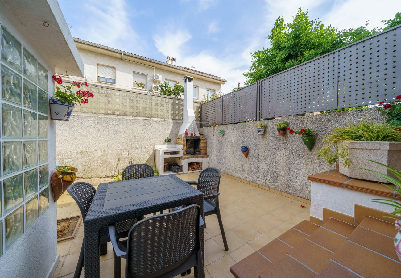Casa adosada en Santa Susana - HomeHolidaysRentals Espriu- Costa Barcelona