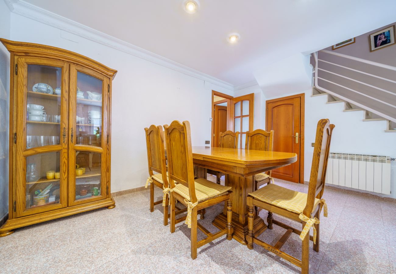 Casa adosada en Santa Susana - HomeHolidaysRentals Espriu- Costa Barcelona