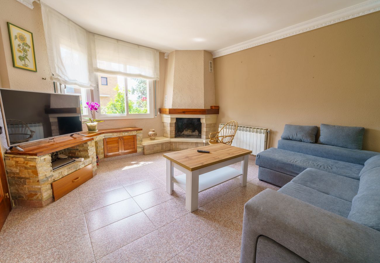 Casa adosada en Santa Susana - HomeHolidaysRentals Espriu- Costa Barcelona