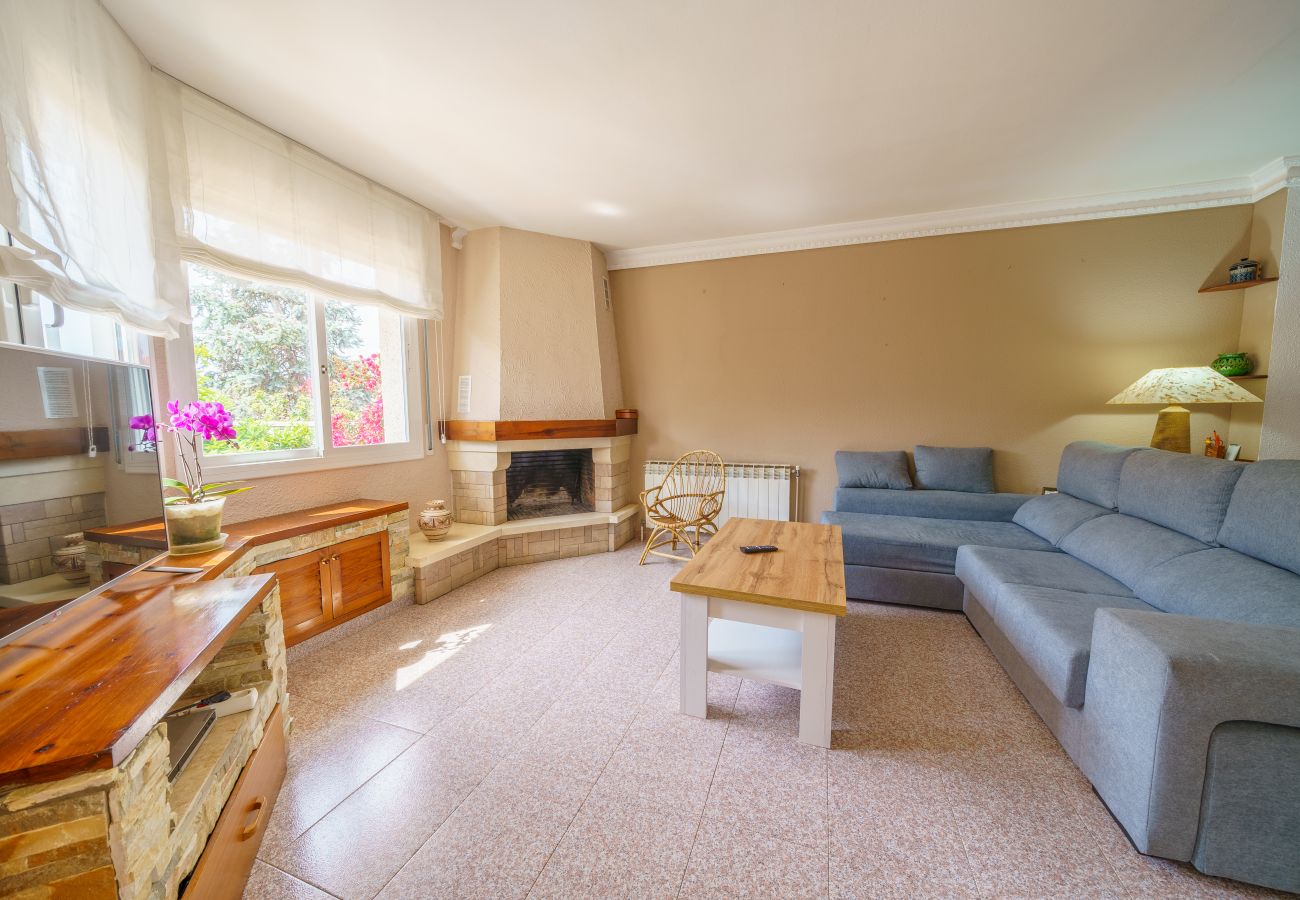 Casa adosada en Santa Susana - HomeHolidaysRentals Espriu- Costa Barcelona
