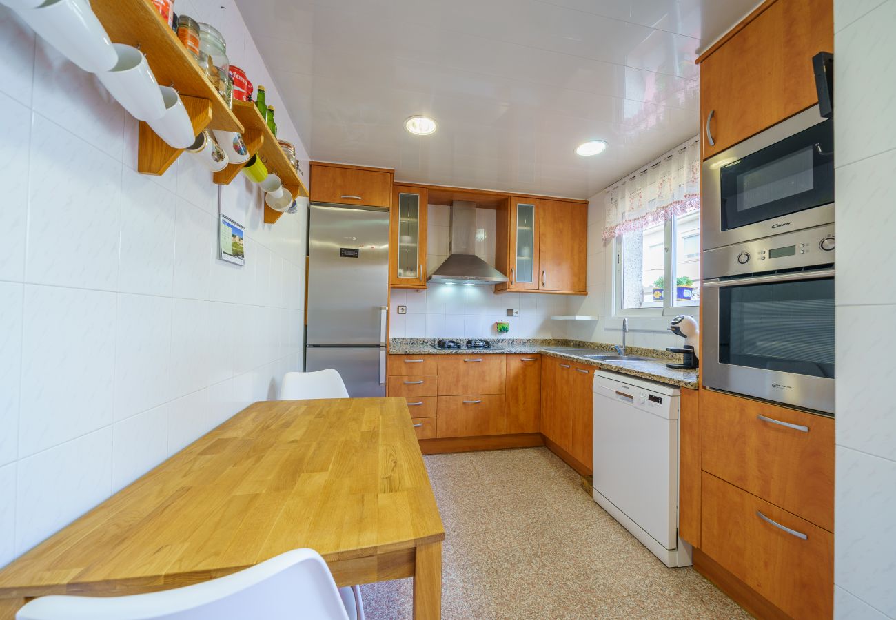 Casa adosada en Santa Susana - HomeHolidaysRentals Espriu- Costa Barcelona