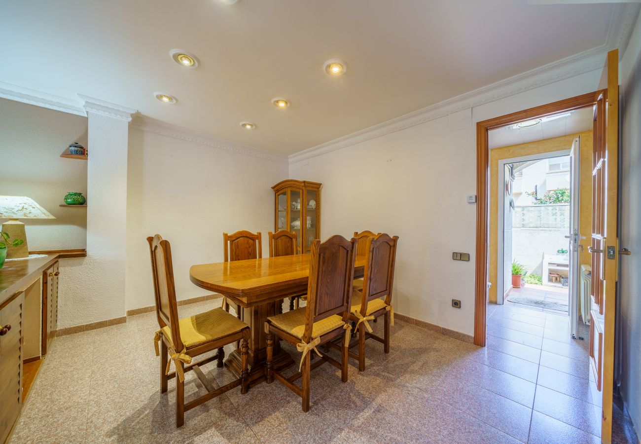 Casa adosada en Santa Susana - HomeHolidaysRentals Espriu- Costa Barcelona