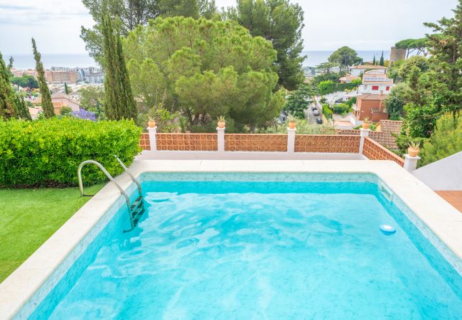 Villa en Santa Susana - HomeHolidaysRentals Himalaia - Costa Barcelona