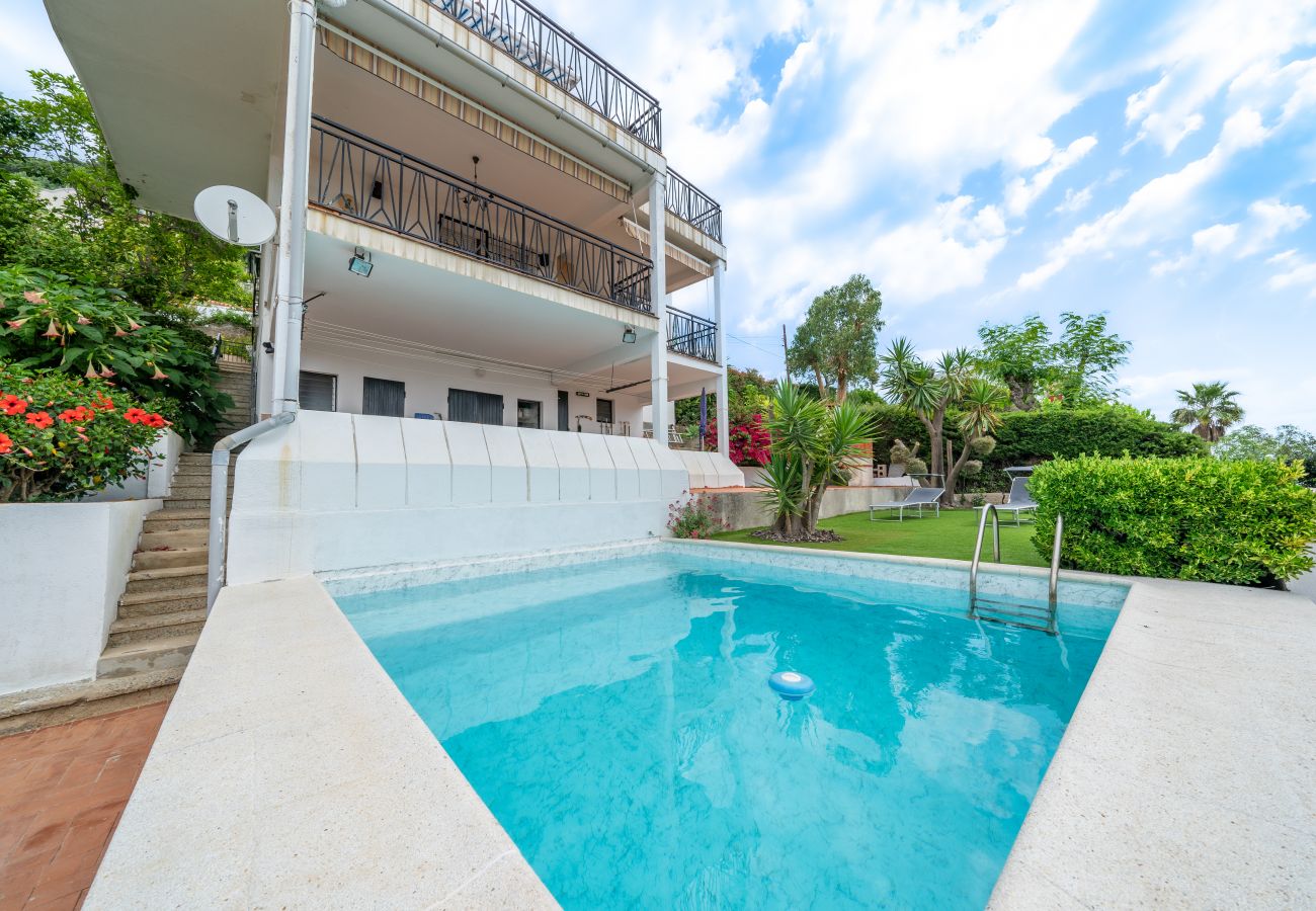 Villa en Santa Susana - HomeHolidaysRentals Himalaia - Costa Barcelona
