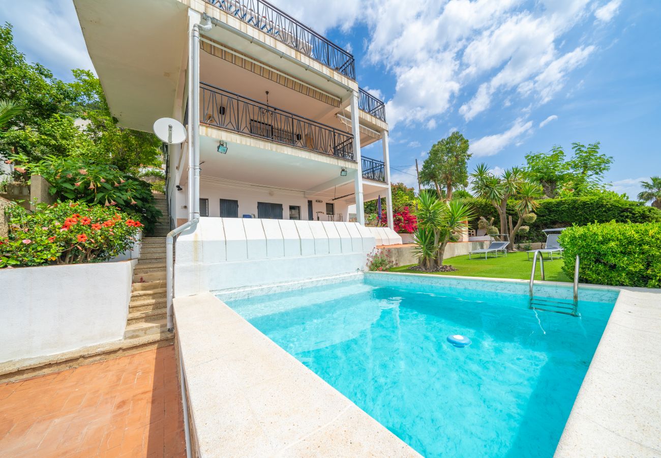 Villa en Santa Susana - HomeHolidaysRentals Himalaia - Costa Barcelona