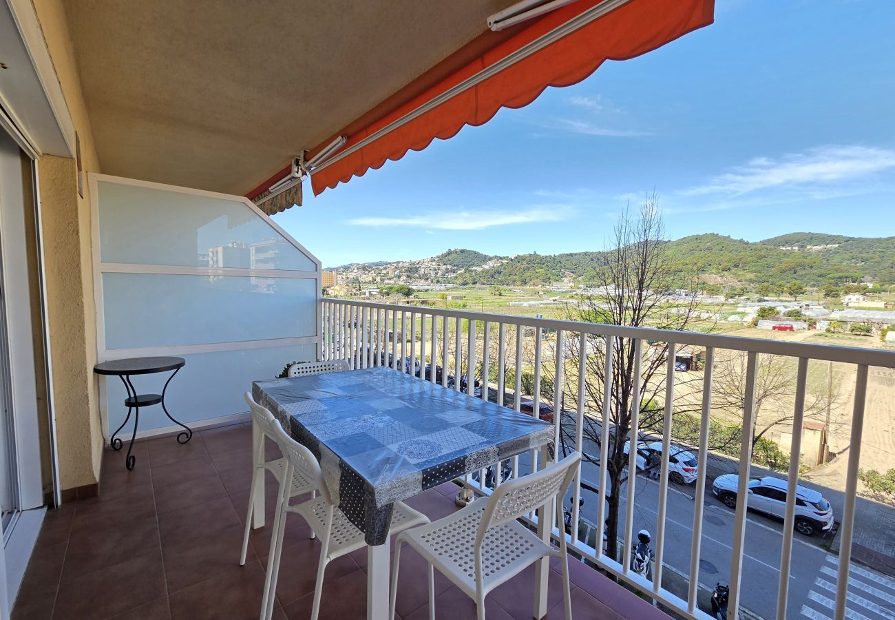 Balcón con vistas a la montaña.