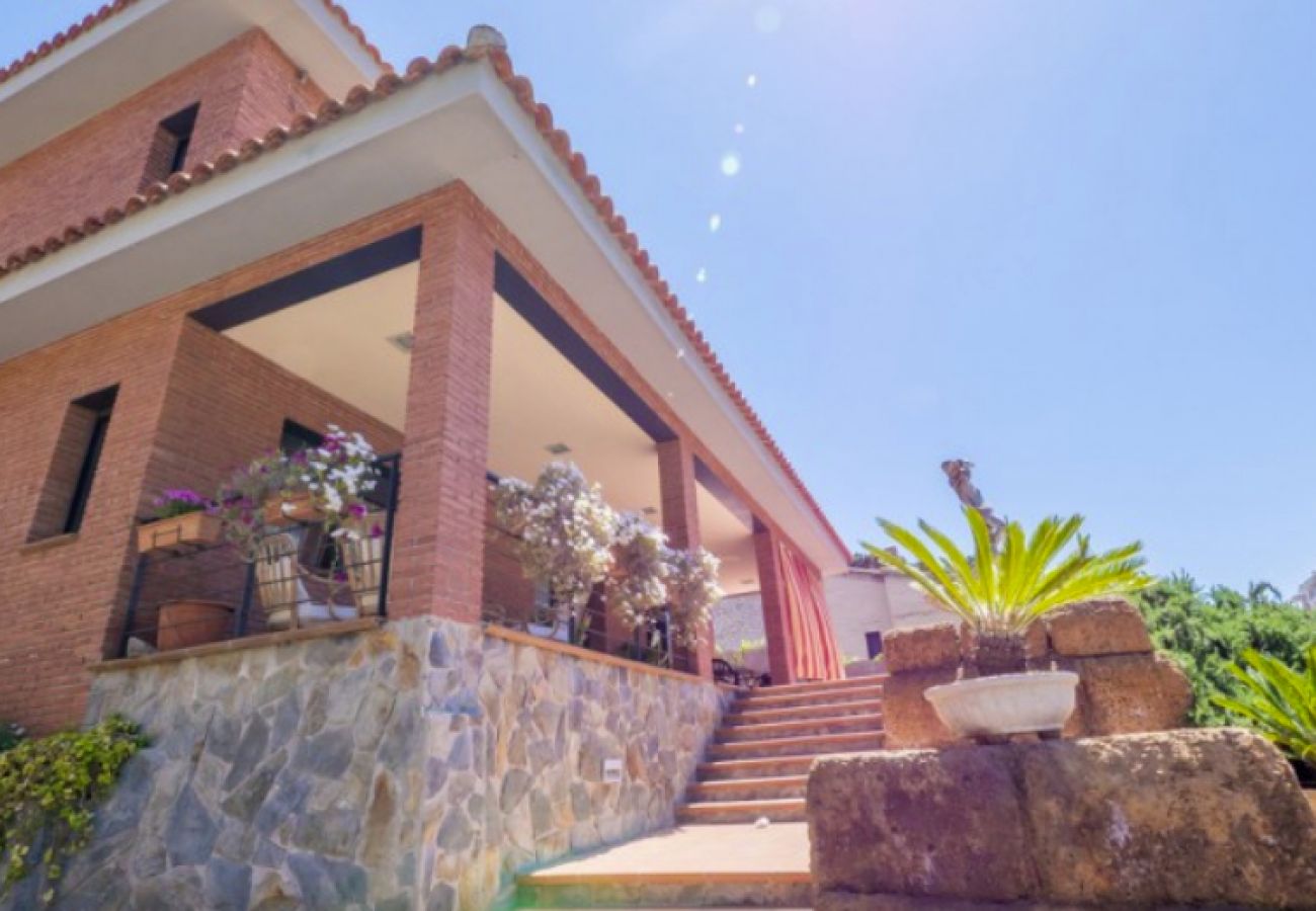 Vil.la en Calella - HomeHolidaysRentals Sand