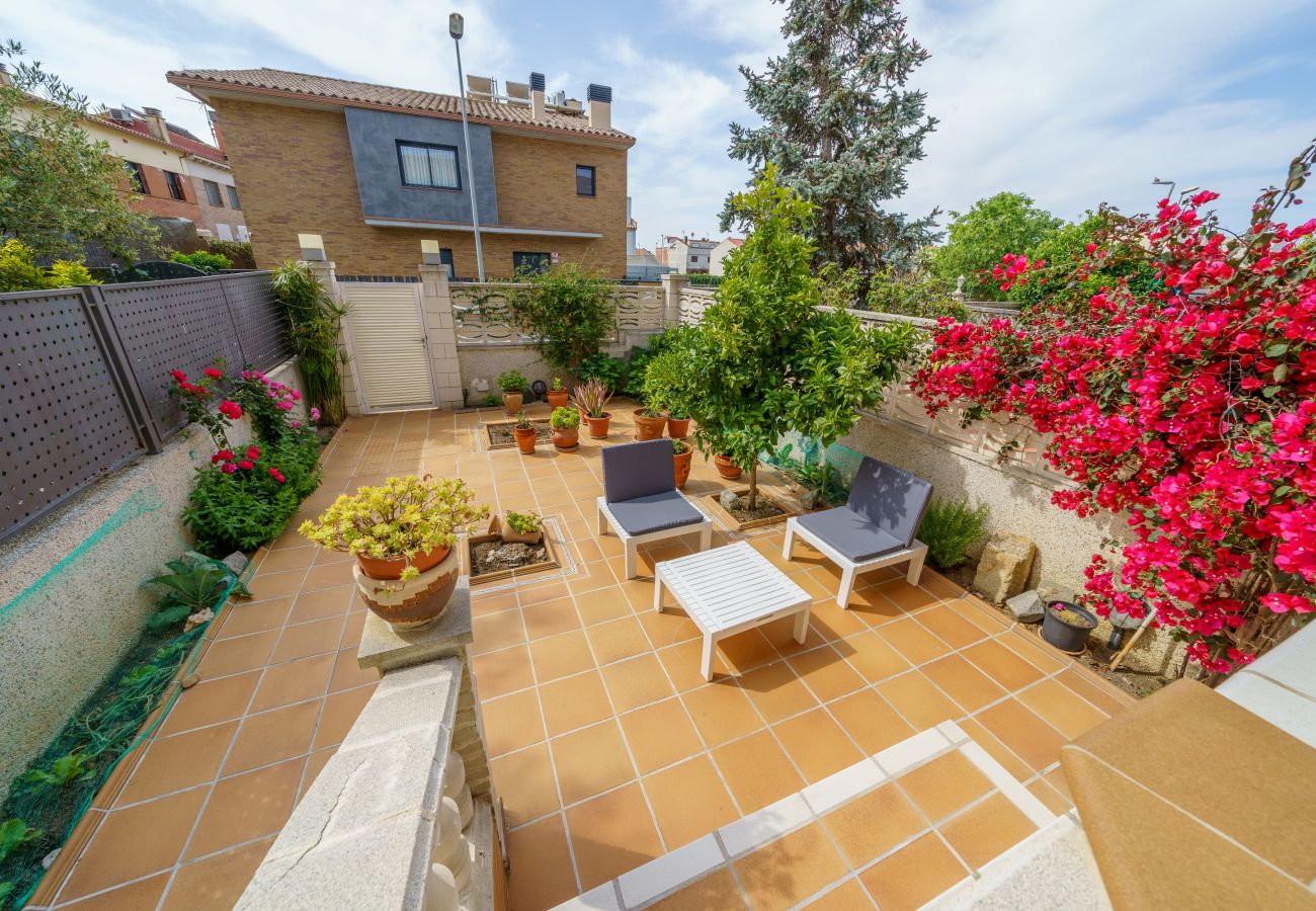 Casa adossada en Santa Susana - HomeHolidaysRentals Espriu- Costa Barcelona