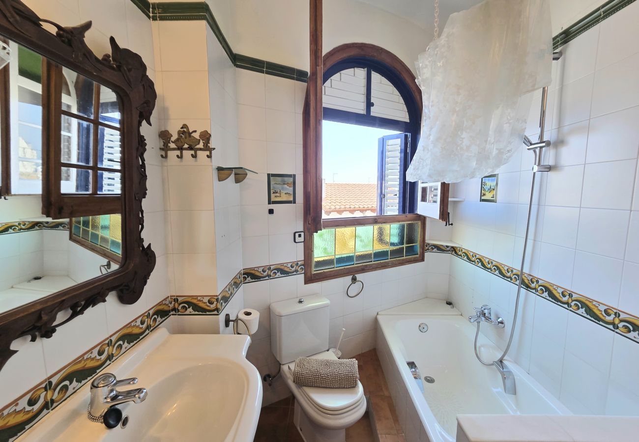 Casa adossada en Sant Pol de Mar - HomeHolidaysRentals  Villa Mediterranea- Costa Bar
