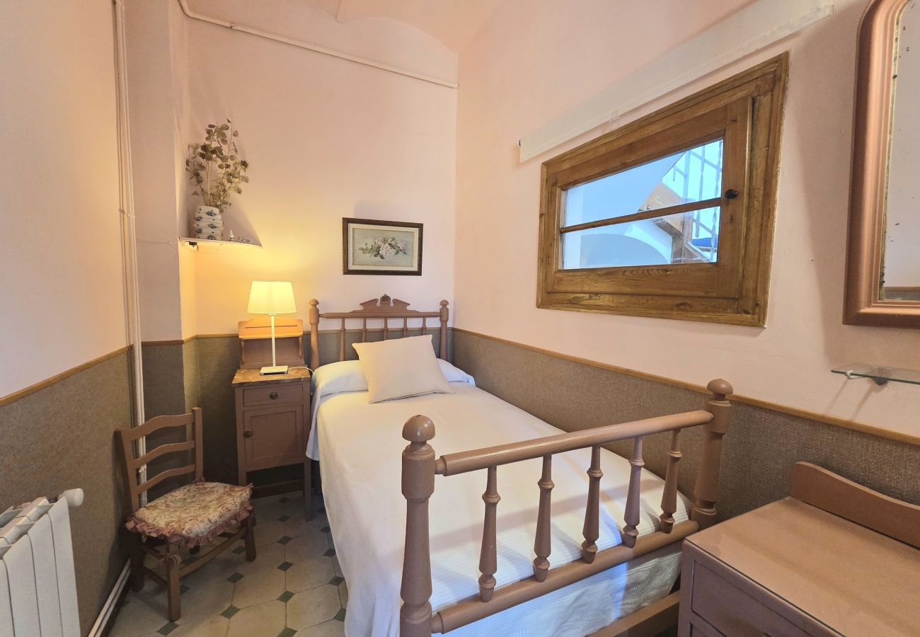 Casa adossada en Sant Pol de Mar - HomeHolidaysRentals  Villa Mediterranea- Costa Bar