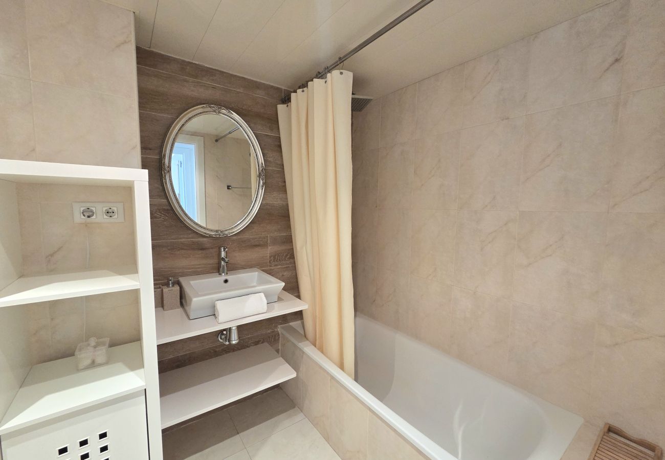 Apartament en Pineda de Mar - HomeHolidaysRentals Eloise Costa Barcelona.