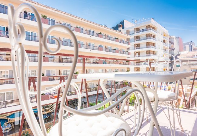 Apartment in Pineda de Mar - HomeHolidaysRentals Doris - Costa Barcelona