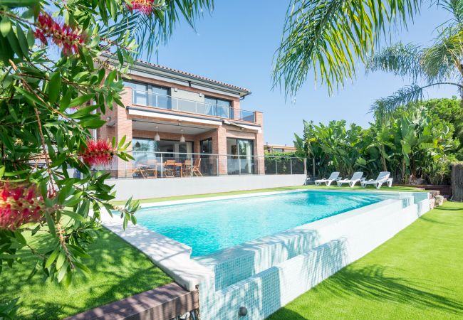 Villa in Caldes d´Estrac - HomeHolidaysRentals Adonis - Costa Barcelona