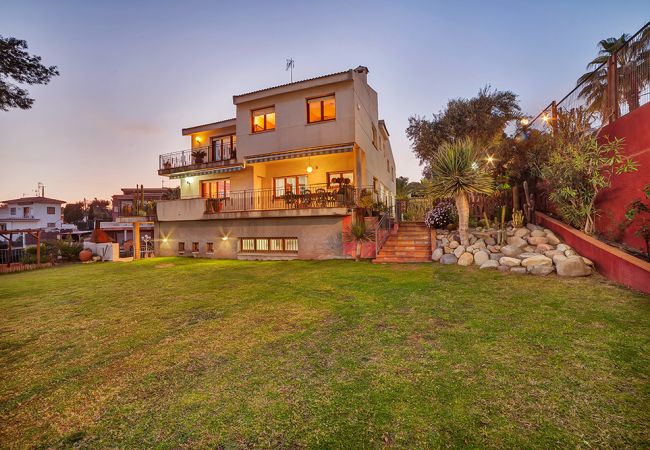 Villa in Santa Susana - HomeHolidaysRentals Happy Family-Costa Barcelon