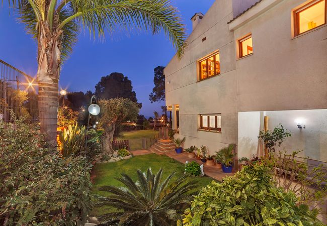 Villa in Santa Susana - HomeHolidaysRentals Happy Family-Costa Barcelon