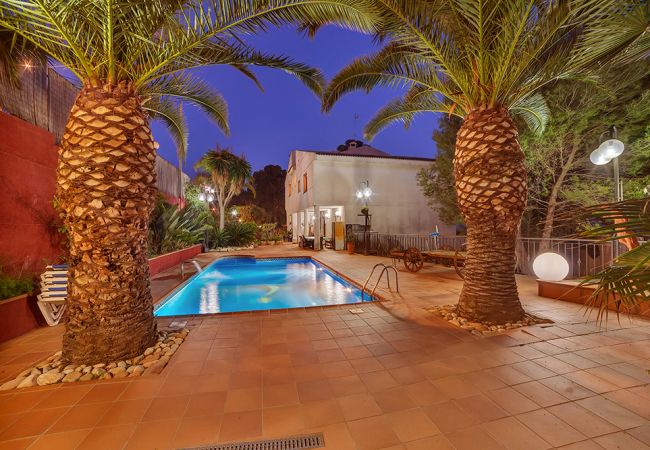 Villa in Santa Susana - HomeHolidaysRentals Happy Family-Costa Barcelon