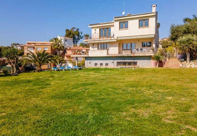 Villa in Santa Susana - HomeHolidaysRentals Happy Family-Costa Barcelon