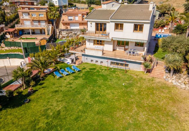 Villa in Santa Susana - HomeHolidaysRentals Happy Family-Costa Barcelon