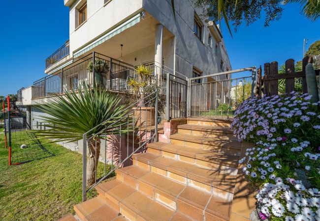 Villa in Santa Susana - HomeHolidaysRentals Happy Family-Costa Barcelon