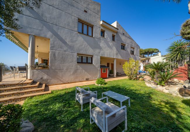 Villa in Santa Susana - HomeHolidaysRentals Happy Family-Costa Barcelon