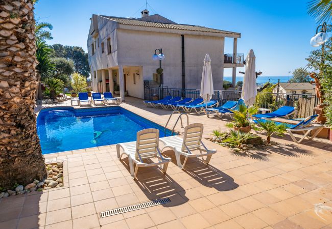 Villa in Santa Susana - HomeHolidaysRentals Happy Family-Costa Barcelon