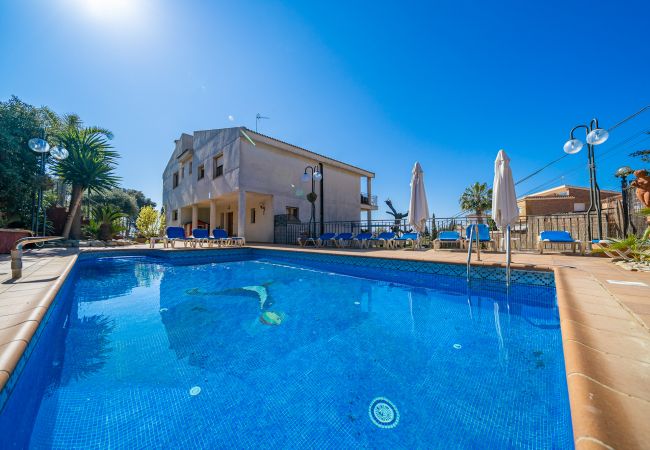 Villa in Santa Susana - HomeHolidaysRentals Happy Family-Costa Barcelon