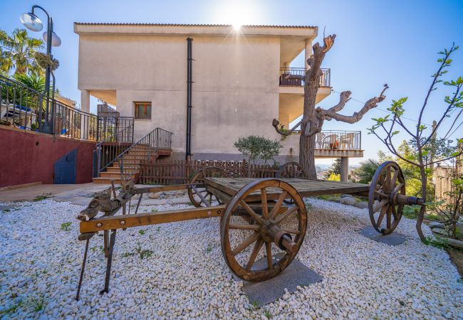 Villa in Santa Susana - HomeHolidaysRentals Happy Family-Costa Barcelon