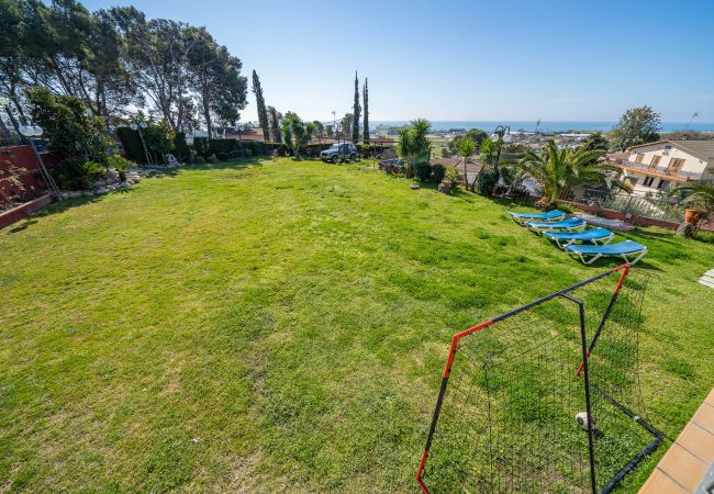 Villa in Santa Susana - HomeHolidaysRentals Happy Family-Costa Barcelon
