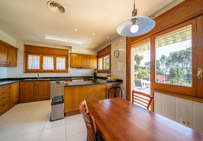 Villa in Santa Susana - HomeHolidaysRentals Happy Family-Costa Barcelon
