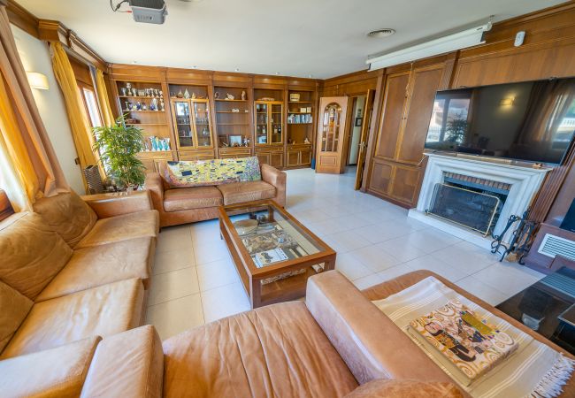 Villa in Santa Susana - HomeHolidaysRentals Happy Family-Costa Barcelon