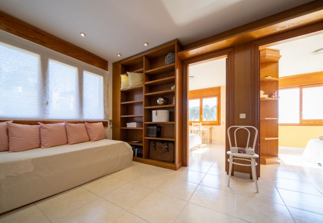 Villa in Santa Susana - HomeHolidaysRentals Happy Family-Costa Barcelon