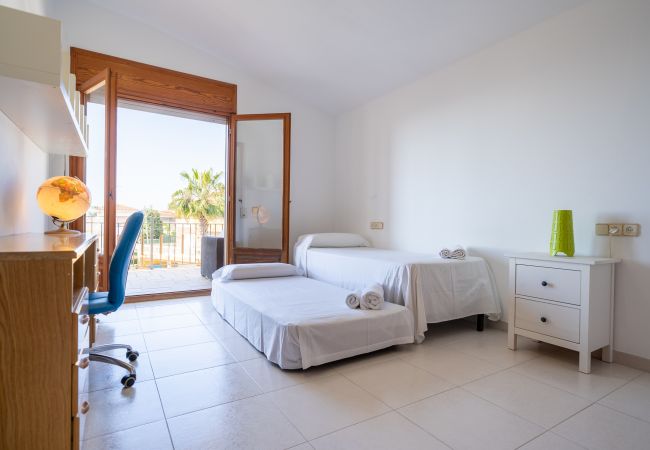 Villa in Santa Susana - HomeHolidaysRentals Happy Family-Costa Barcelon
