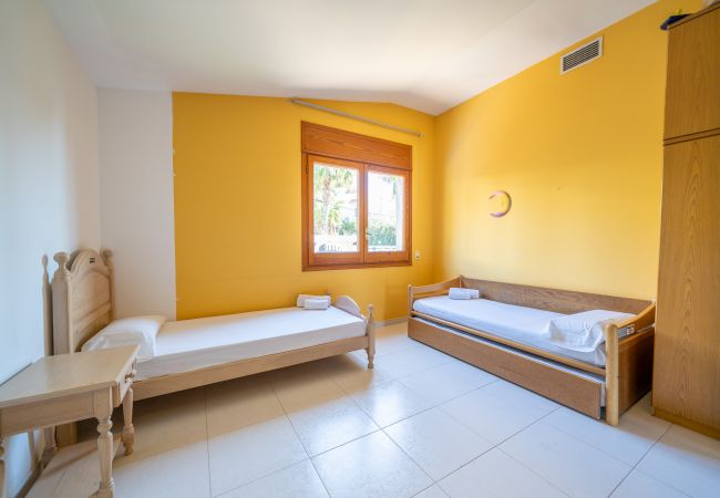 Villa in Santa Susana - HomeHolidaysRentals Happy Family-Costa Barcelon