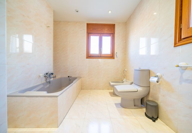 Villa in Santa Susana - HomeHolidaysRentals Happy Family-Costa Barcelon
